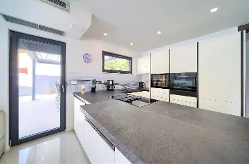 Klimno (Krk) 4-Bedroom Villa for 8 with Heated Pool