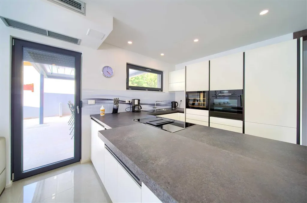 Klimno (Krk) 4-Bedroom Villa for 8 with Heated Pool