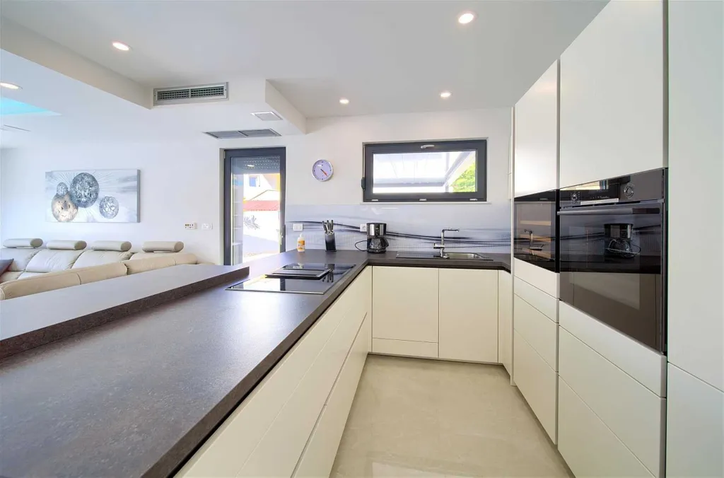 Klimno (Krk) 4-Bedroom Villa for 8 with Heated Pool