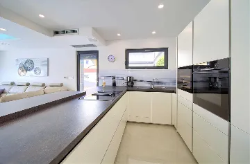 Klimno (Krk) 4-Bedroom Villa for 8 with Heated Pool