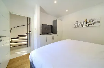 Klimno (Krk) 4-Bedroom Villa for 8 with Heated Pool