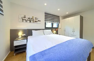 Klimno (Krk) 4-Bedroom Villa for 8 with Heated Pool