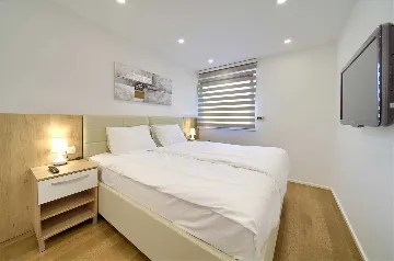 Klimno (Krk) 4-Bedroom Villa for 8 with Heated Pool