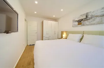 Klimno (Krk) 4-Bedroom Villa for 8 with Heated Pool