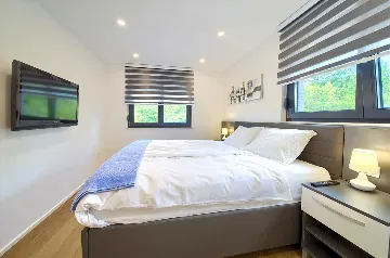 Klimno (Krk) 4-Bedroom Villa for 8 with Heated Pool