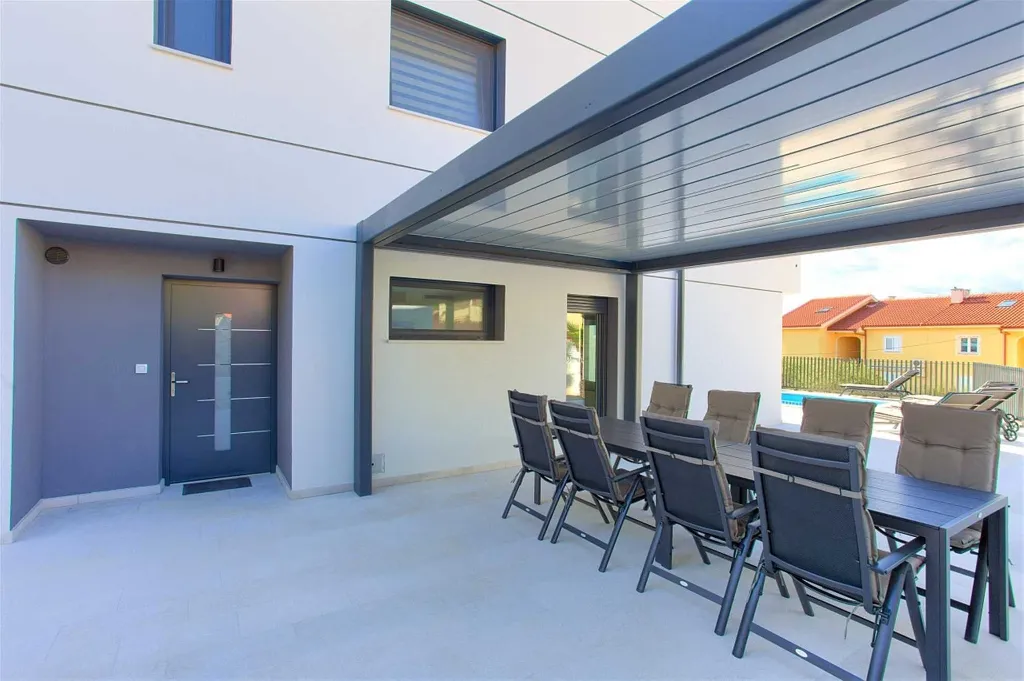 Klimno (Krk) 4-Bedroom Villa for 8 with Heated Pool