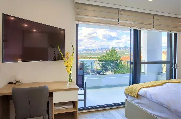 Klimno (Krk) 4-Bedroom Villa for 8 with Heated Pool