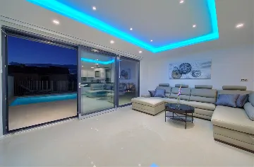 Klimno (Krk) 4-Bedroom Villa for 8 with Heated Pool