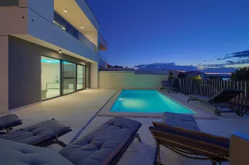 Klimno (Krk) 4-Bedroom Villa for 8 with Heated Pool