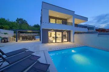 Klimno (Krk) 4-Bedroom Villa for 8 with Heated Pool