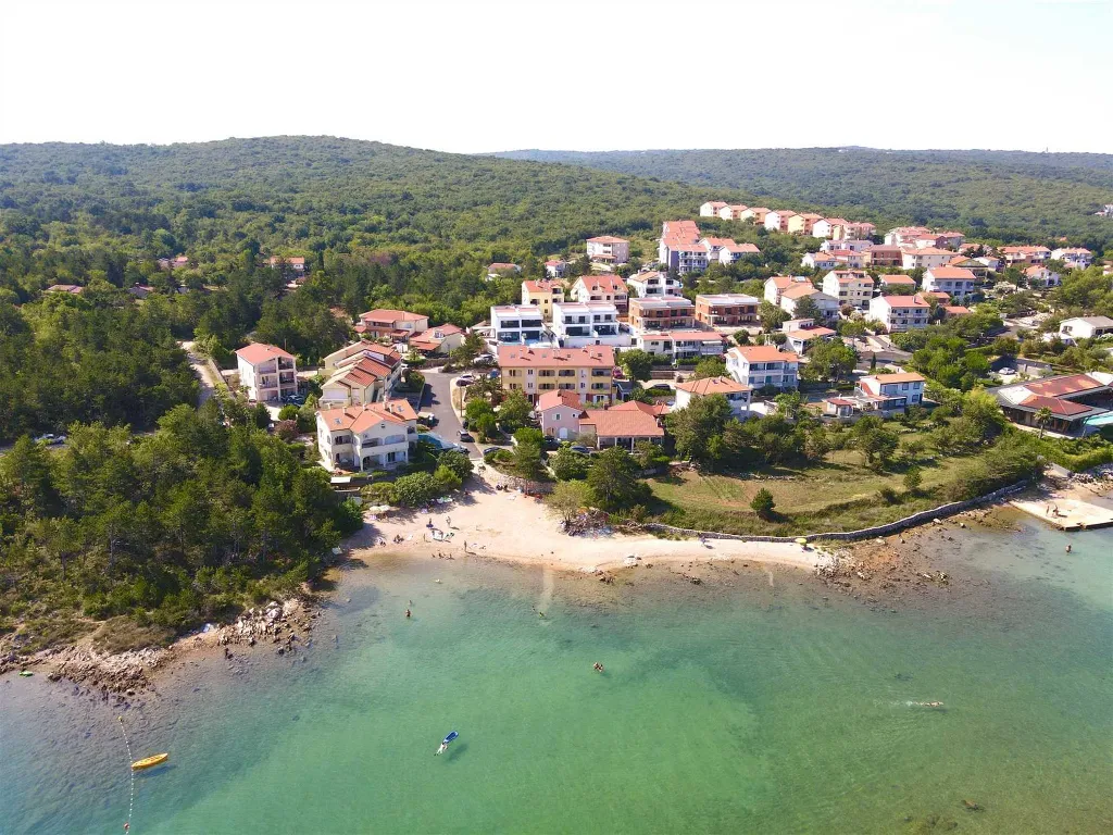 Klimno (Krk) 4-Bedroom Villa for 8 with Heated Pool