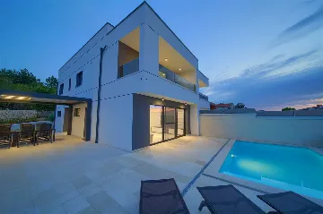 Klimno (Krk) 4-Bedroom Villa for 8 with Heated Pool