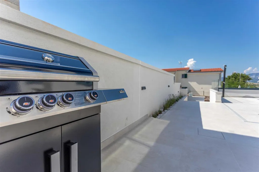 Heated-Pool Villa with Sea Views in Klimno (Krk)