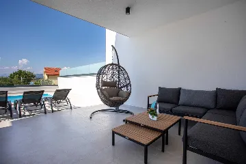 Heated-Pool Villa with Sea Views in Klimno (Krk)