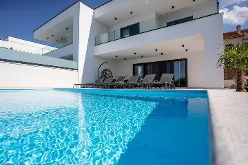 Heated-Pool Villa with Sea Views in Klimno (Krk)