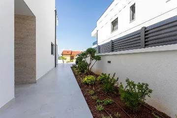 Heated-Pool Villa with Sea Views for 8 in Klimno