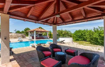 Villa with Heated Pool & Jacuzzi in Sveti Vid Dobrinjski