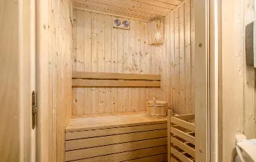 Villa with Heated Pool & Jacuzzi in Sveti Vid Dobrinjski