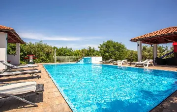 Villa with Heated Pool & Jacuzzi in Sveti Vid Dobrinjski