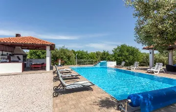 Villa with Heated Pool & Jacuzzi in Sveti Vid Dobrinjski