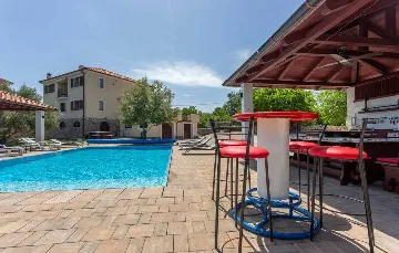 Villa with Heated Pool & Jacuzzi in Sveti Vid Dobrinjski