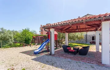 Villa with Heated Pool & Jacuzzi in Sveti Vid Dobrinjski