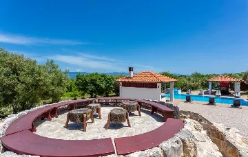 Villa with Heated Pool & Jacuzzi in Sveti Vid Dobrinjski