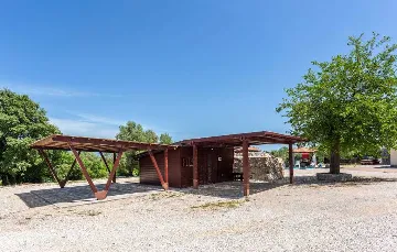 Villa with Heated Pool & Jacuzzi in Sveti Vid Dobrinjski