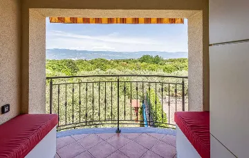 Villa with Heated Pool & Jacuzzi in Sveti Vid Dobrinjski