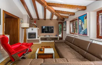 Villa with Heated Pool & Jacuzzi in Sveti Vid Dobrinjski