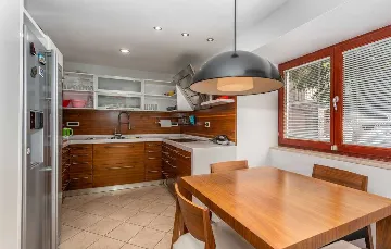 Villa with Heated Pool & Jacuzzi in Sveti Vid Dobrinjski