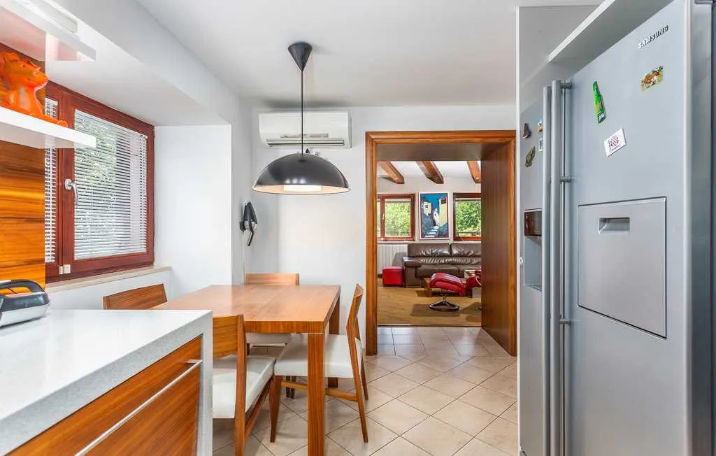 Villa with Heated Pool & Jacuzzi in Sveti Vid Dobrinjski