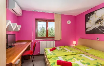 Villa with Heated Pool & Jacuzzi in Sveti Vid Dobrinjski