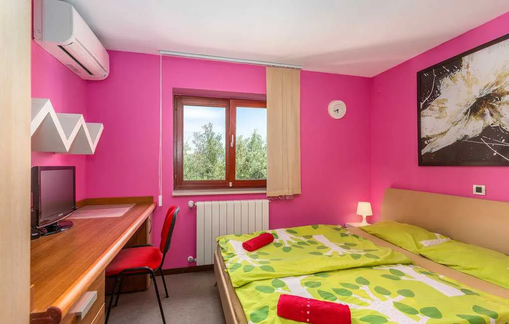 Villa with Heated Pool & Jacuzzi in Sveti Vid Dobrinjski