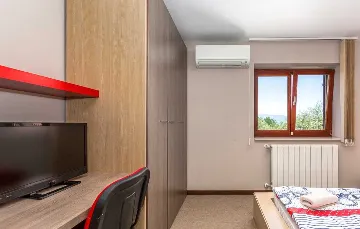 Villa with Heated Pool & Jacuzzi in Sveti Vid Dobrinjski