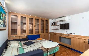 Villa with Heated Pool & Jacuzzi in Sveti Vid Dobrinjski