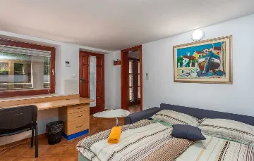 Villa with Heated Pool & Jacuzzi in Sveti Vid Dobrinjski