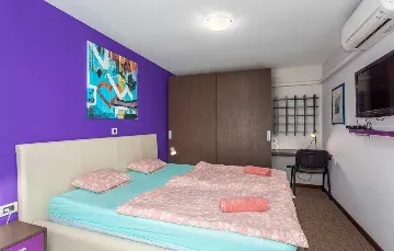 Villa with Heated Pool & Jacuzzi in Sveti Vid Dobrinjski