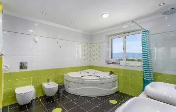 Villa with Heated Pool & Jacuzzi in Sveti Vid Dobrinjski