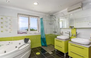 Villa with Heated Pool & Jacuzzi in Sveti Vid Dobrinjski