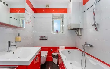 Villa with Heated Pool & Jacuzzi in Sveti Vid Dobrinjski