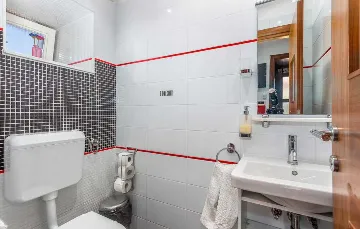 Villa with Heated Pool & Jacuzzi in Sveti Vid Dobrinjski