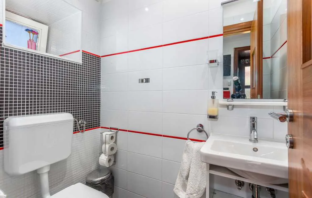 Villa with Heated Pool & Jacuzzi in Sveti Vid Dobrinjski
