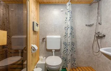 Villa with Heated Pool & Jacuzzi in Sveti Vid Dobrinjski