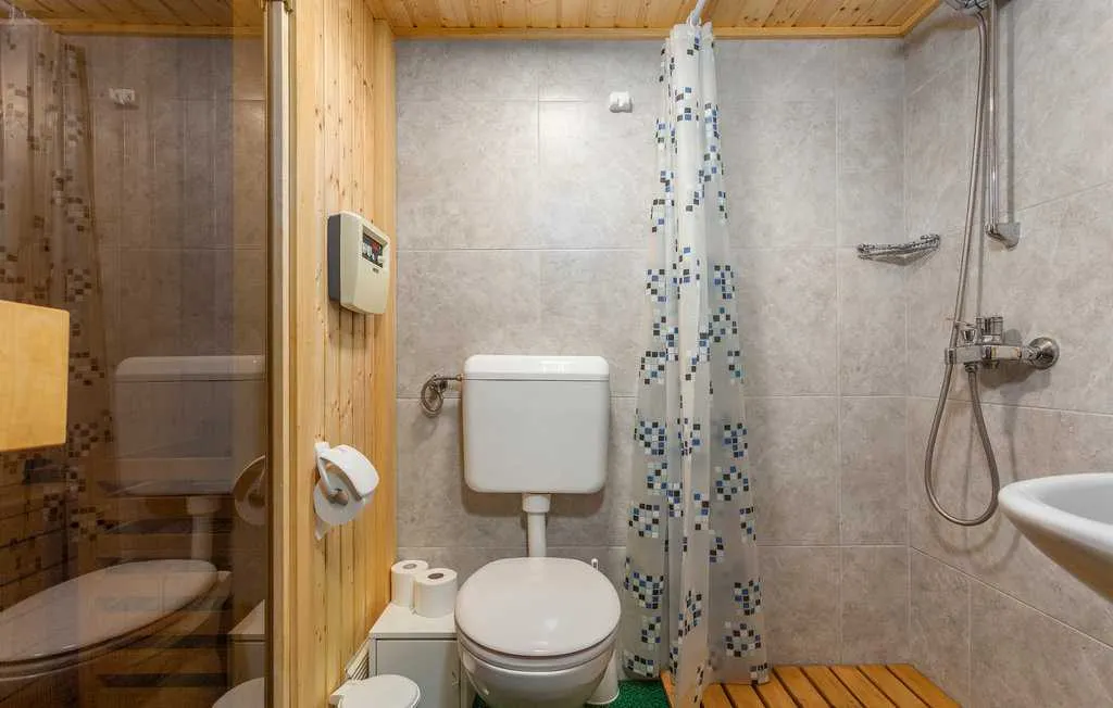 Villa with Heated Pool & Jacuzzi in Sveti Vid Dobrinjski