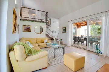 6-Bedroom Villa in Linardići (Krk) for 16 Guests