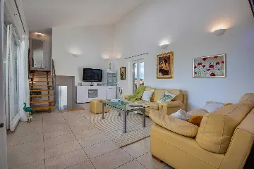 6-Bedroom Villa in Linardići (Krk) for 16 Guests