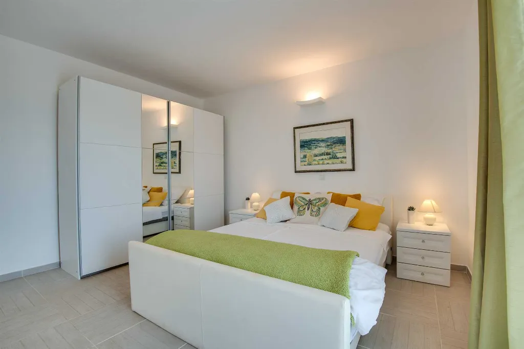 6-Bedroom Villa in Linardići (Krk) for 16 Guests