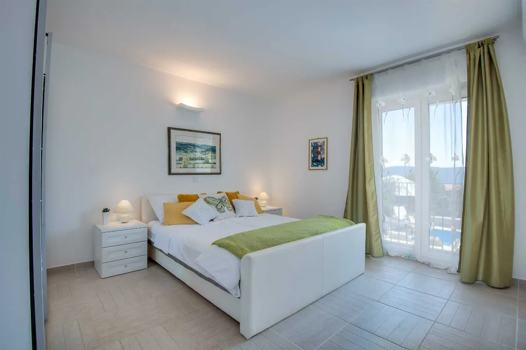 6-Bedroom Villa in Linardići (Krk) for 16 Guests
