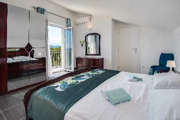 6-Bedroom Villa in Linardići (Krk) for 16 Guests